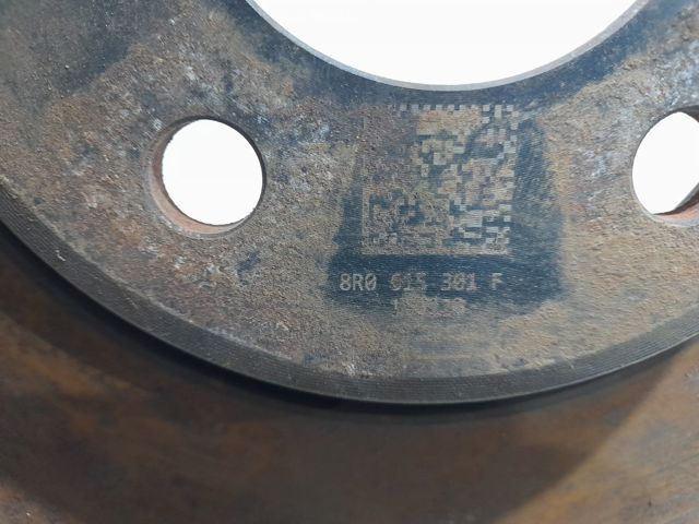 Диск переднього гальма 8R0615301F VAG
