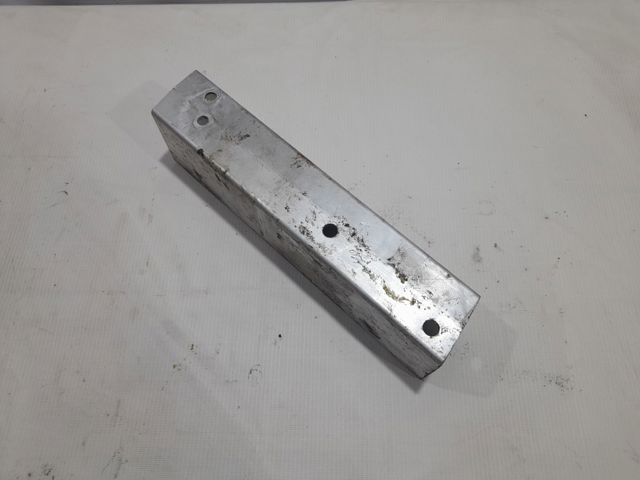 Кронштейн підсилювача заднього бампера 8R0807331C VAG