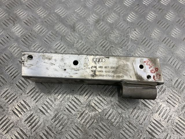 Кронштейн підсилювача заднього бампера 8R0807332D VAG