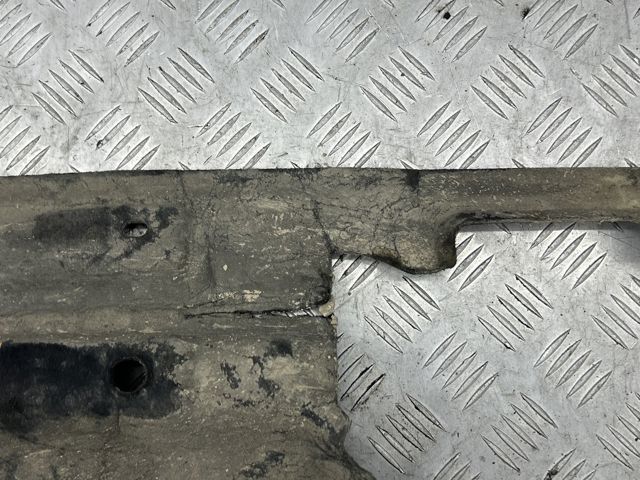 Захист днища, лівий 8R0825207E VAG
