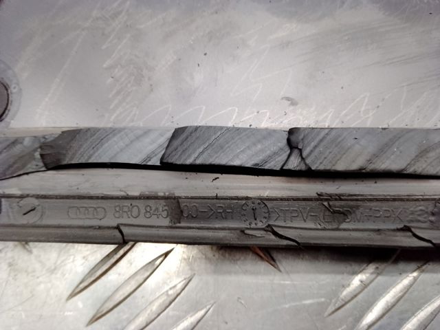 Вікно надставки дверей задніх 8R0845300 VAG