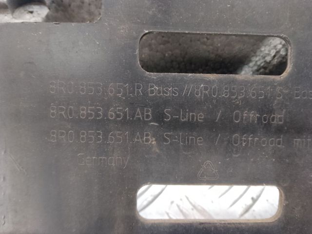 Решітка радіатора 8R0853651ALT94 VAG