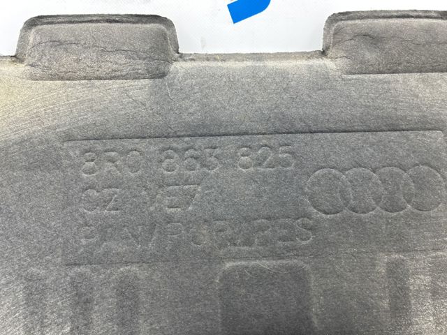 Шумка капота 8R0863825 VAG