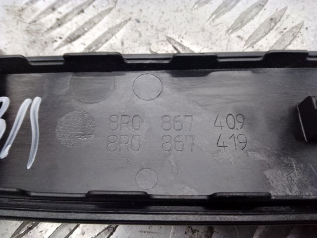 Накладка задніх лівих дверей 8R0867409 VAG