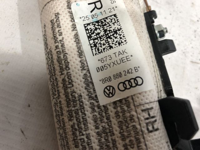 Подушка переднього сидіння 8R0880242B VAG