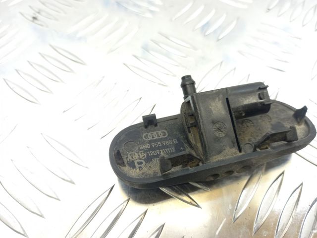 Форсунка омивача скла лобового, права 8R0955988B VAG