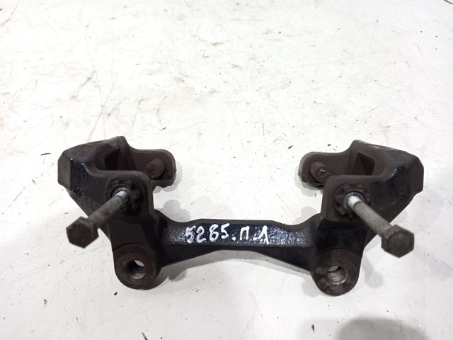 Кронштейн гальмівного супорта 8T0615125A VAG