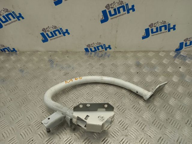 Деталі багажника (петлі і упор кришки) 8T0827301F VAG