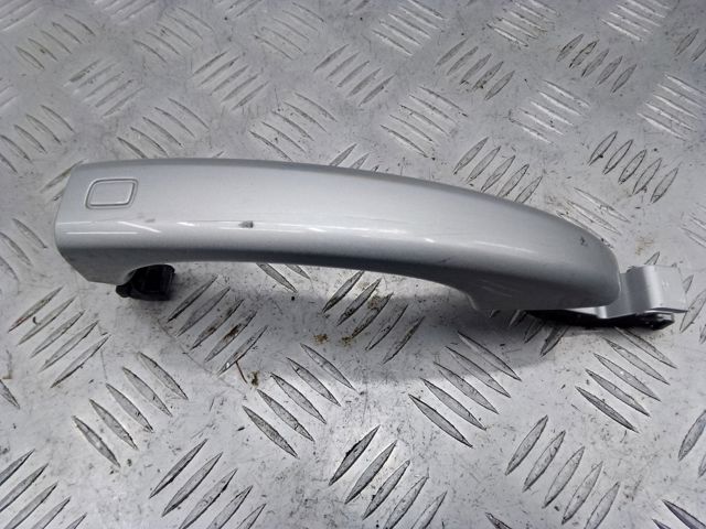 Ручка задньої двері зовнішня 8T0837205AGRU VAG