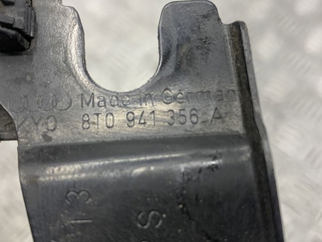 Кріплення фари передньої, правої 8T0941356A VAG