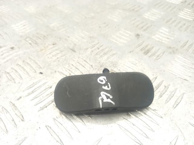 Форсунка омивача скла лобового, права 8T0955988B VAG
