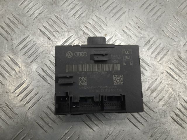 Блок комфорту задніх дверей 8T0959795Q VAG