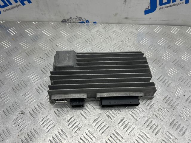 Підсилювач звуку аудіосистеми 8T1035223A VAG