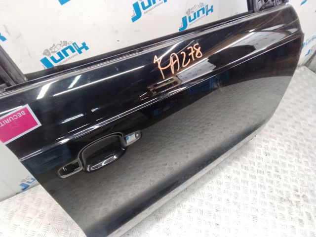Дверка передня права 8U0831052C VAG