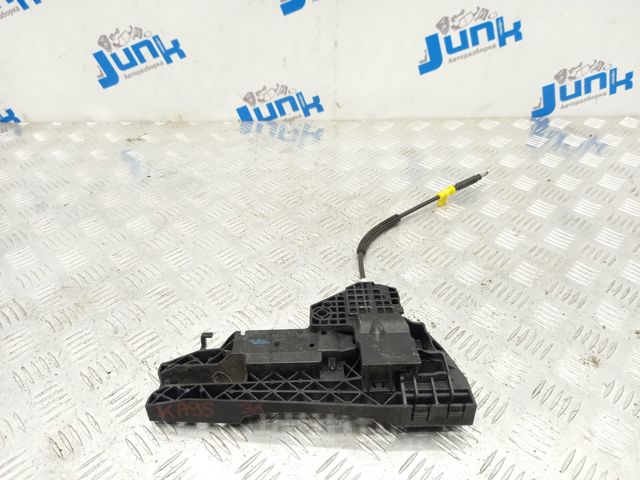 Тримач зовнішньої ручки дверей, задніх лівих 8U0837885 VAG
