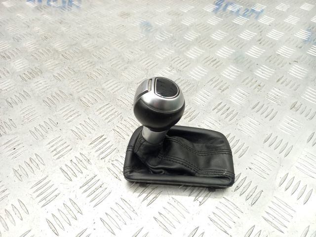 Ручка важеля коробки передач 8U1713139KTAH VAG