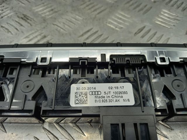Блок кнопок центральної консолі 8V0925301AK VAG