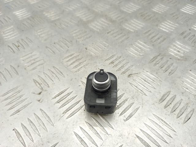 Регулятор дзеркал 8V0959565D VAG