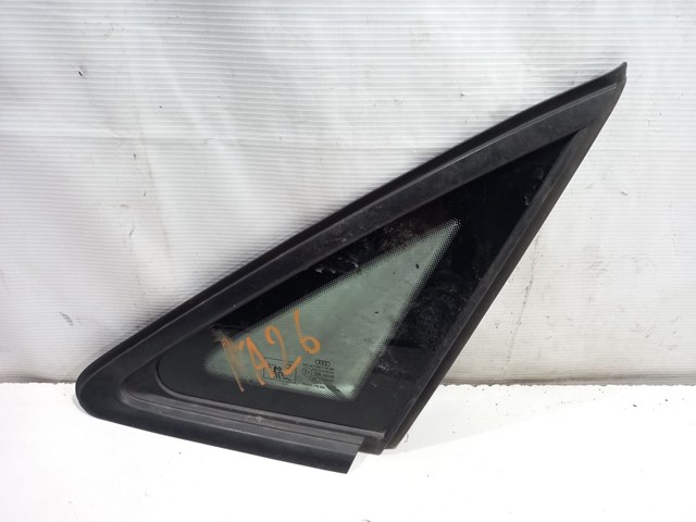 Скло багажного відсіку, праве 8V5845300H VAG
