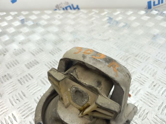 Права опора двигуна 8W0199372AB VAG
