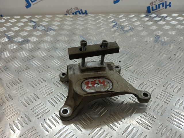 Кронштейн подушки КПП 8W0399118C VAG