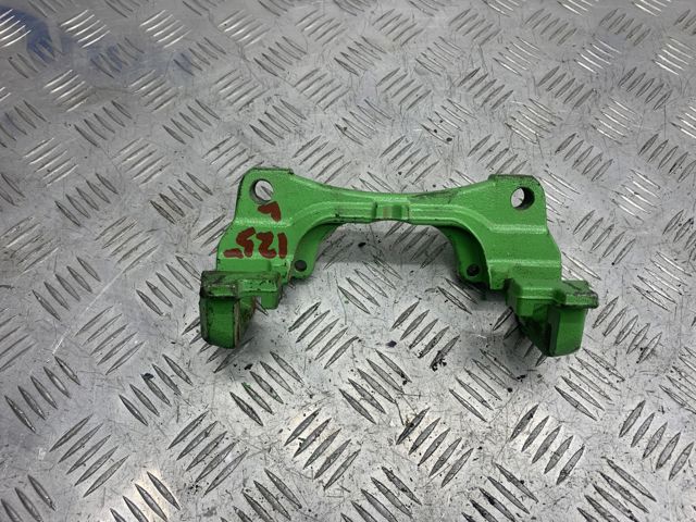 Скоба супорта переднього 8W0615125 VAG