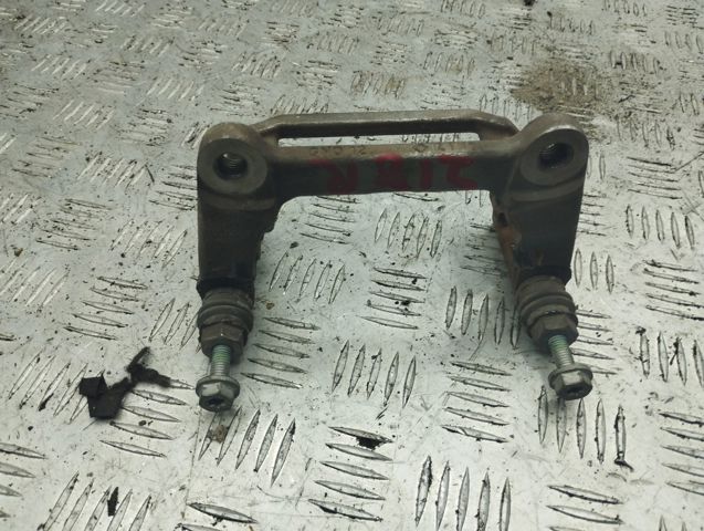 Скоба гальмівного заднього супорта 8W0615426 VAG