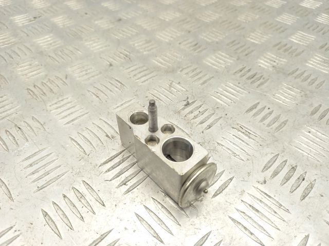 Клапан TRV, кондиціонера 8W0816679 VAG
