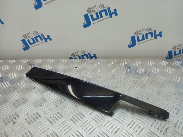Накладка передніх дверей, правої, вертикальної 8W0837902A5FQ VAG