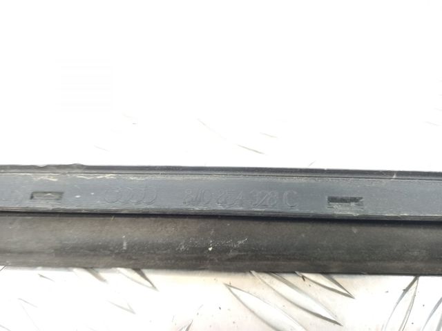 Молдинг вітрового скла правий 8W0854328C VAG