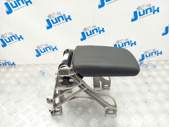 Кронштейн підлокітника 8W0864207H38M VAG