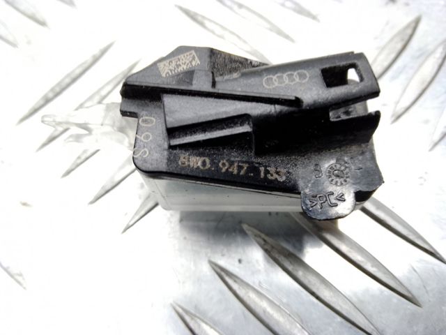 Ліхтар підсвічування ручки дверей передніх 8W0947133 VAG