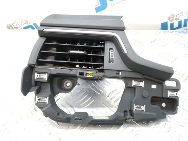 Решітка повітропровода ліва 8W1820901 VAG