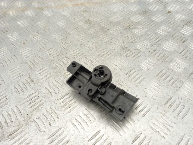 Кронштейн ручки відкривання капота 8W1823633C VAG