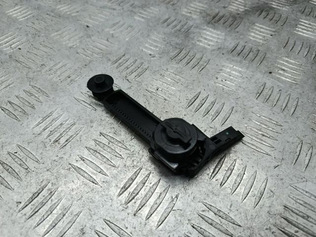 Амортизатор кришки бардачка 8W1880324 VAG
