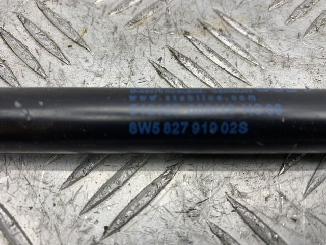 Стійка задніх дверей 8W5827919 VAG