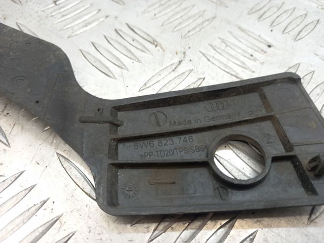Заглушка жабо збоку 8W6823746 VAG