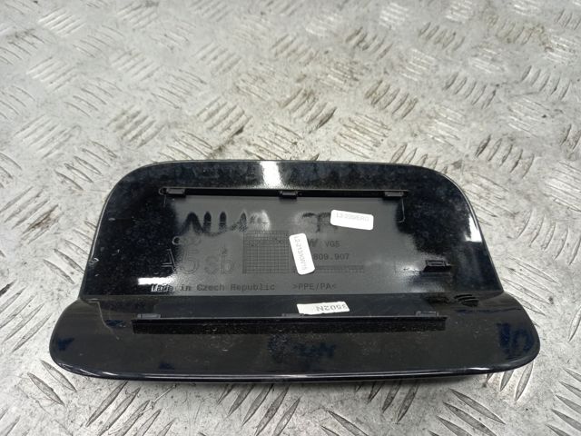 Лючок паливного бака 8W8809907GRU VAG