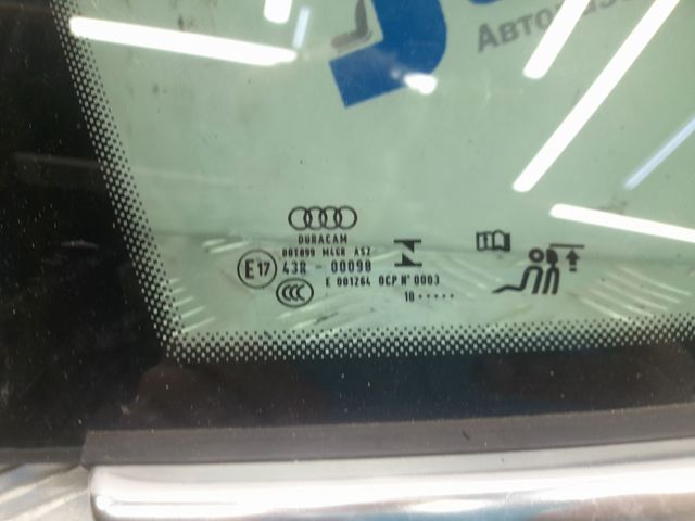 Скло багажного відсіку, ліве 8W8845297FNVB VAG
