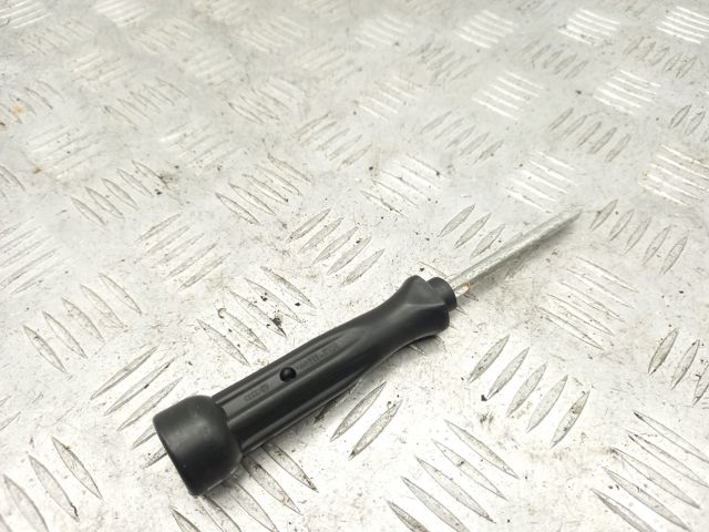 Викрутка 8Z0012255 VAG