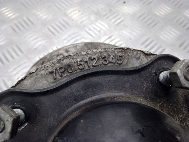 Опора пружини задньої лівої 95833330100 PORSCHE