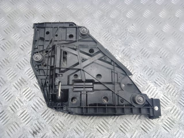 Кріплення фари передньої, правої 97063107402 PORSCHE