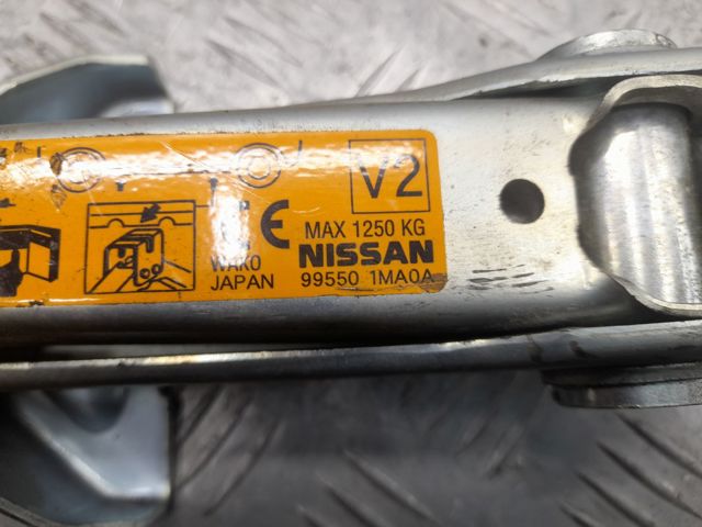 Домкрат автомобільний 995501MA0A NISSAN