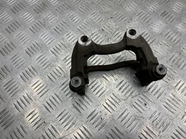Скоба гальмівного заднього супорта A0004230806 MERCEDES