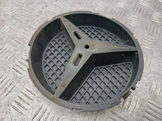 Кронштейн емблеми решітки радіатора A0008880060 MERCEDES