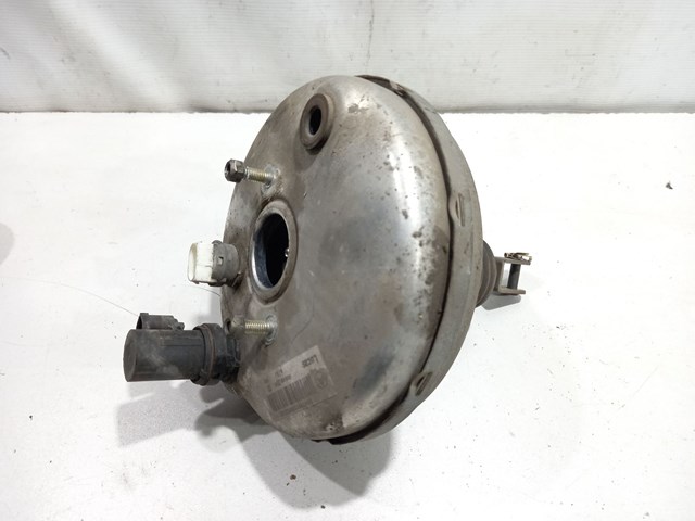 Вакуумника A0054301230 MERCEDES