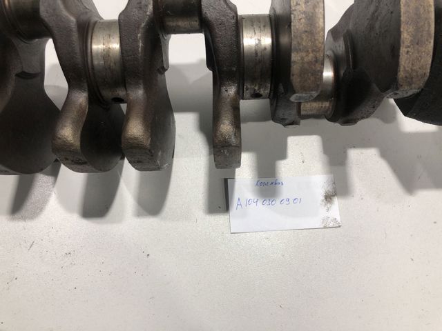 Колінвал двигуна A1040300901 MERCEDES