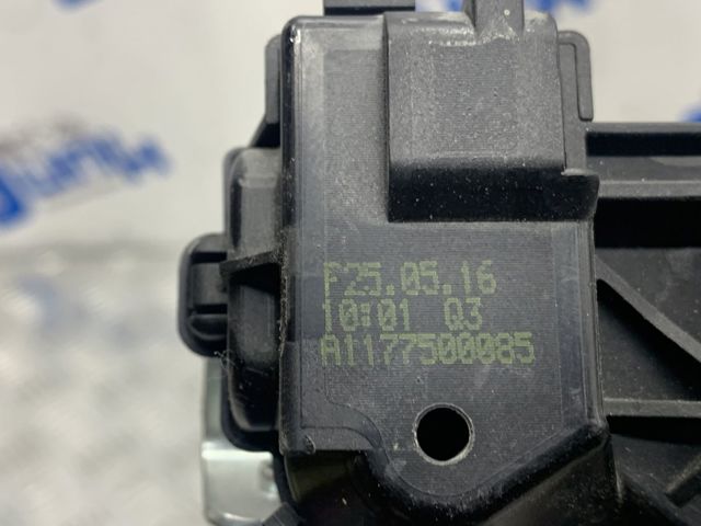 Замок кришки багажника/задньої  3/5-ї двері, задній A1177500085 MERCEDES