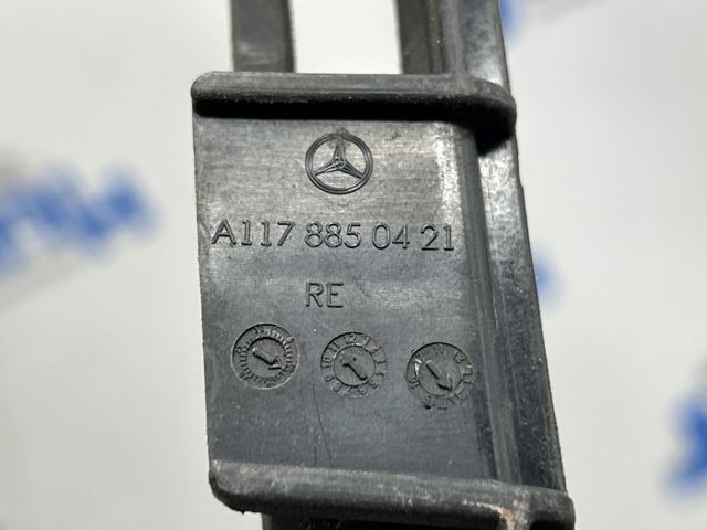 Кронштейн бампера заднього, зовнішній правий A1178850421 MERCEDES