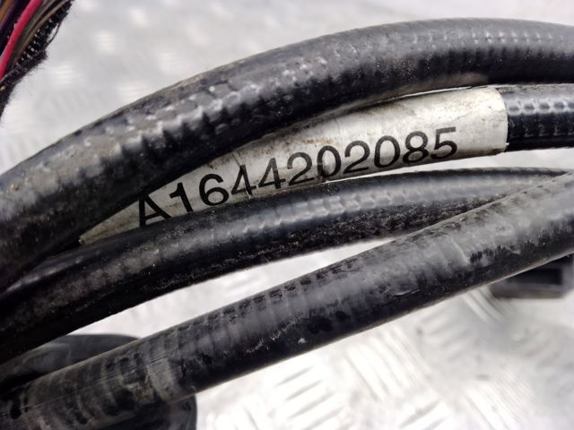 Трос стоянкового гальма передній A1644202085 MERCEDES